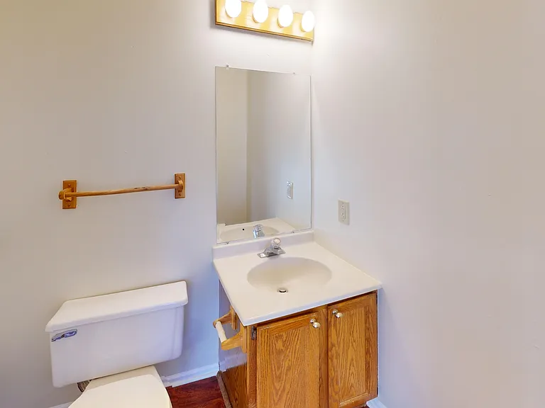 205 Adams St — Photo 8