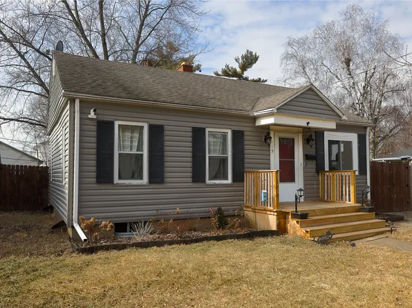 113 S Westlawn Ave, Aurora, IL 60506