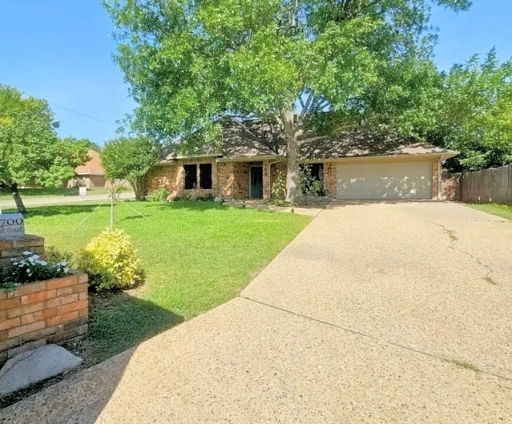 4 bed, 1816 sqft, $1,825 — Photo 2