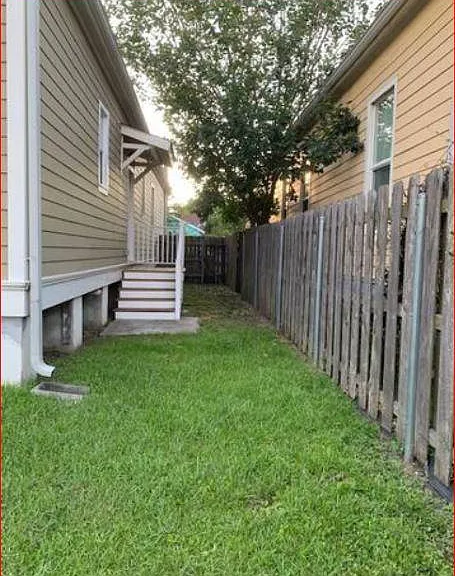 318 N Lopez St — Photo 26