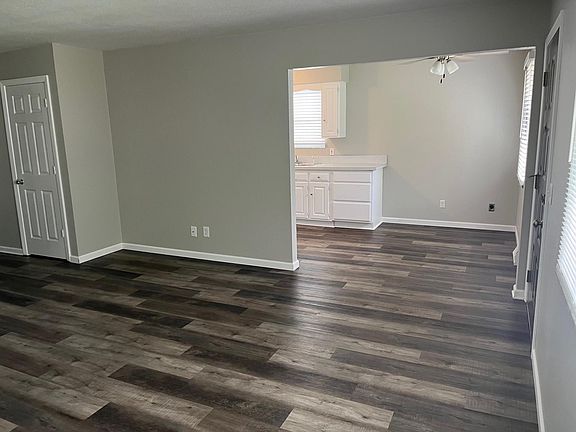 4th image of 945 Fries Ave