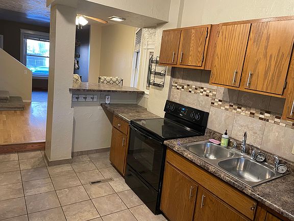 5th image of 224 W Irvington Pl