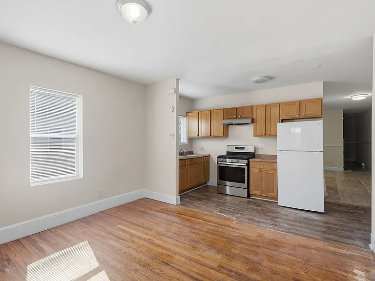735 Union St — Photo 16