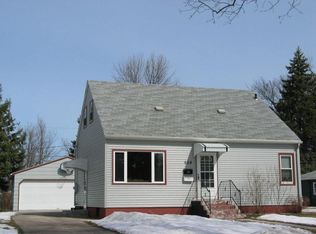 824 Letnes Dr, Grand Forks, ND 58201