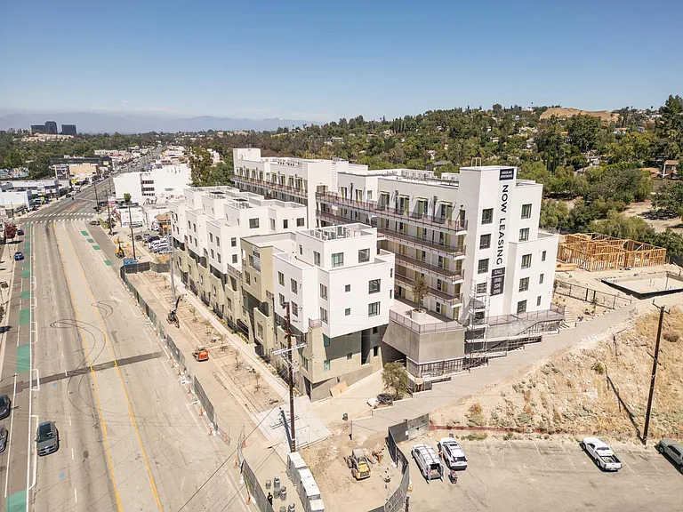 Woodlake Apartments — Photo 9