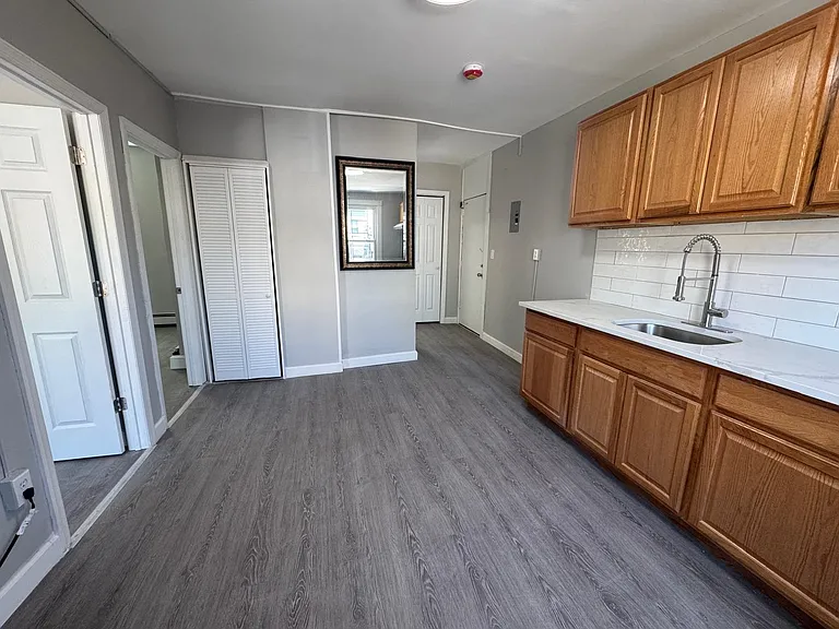 34 Coles St #2A — Photo 9
