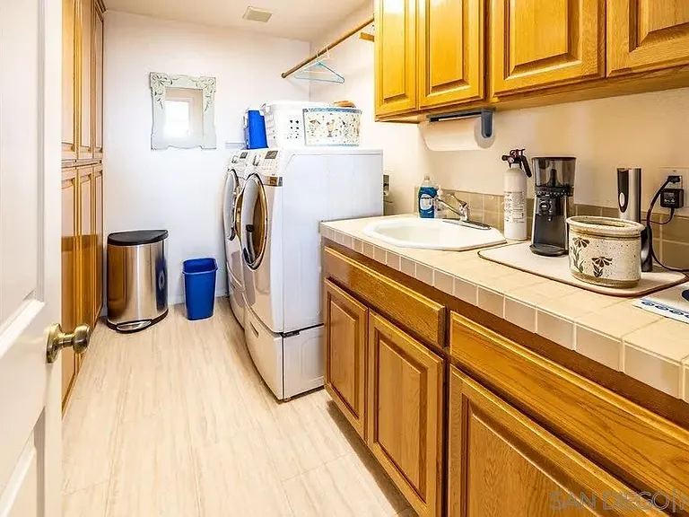 2110 Locust St — Photo 3