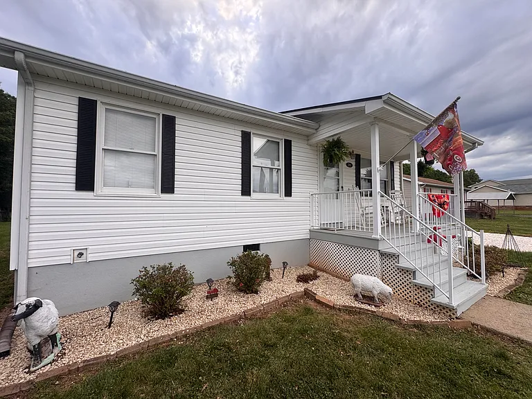 292 Lesueur St — Photo 1