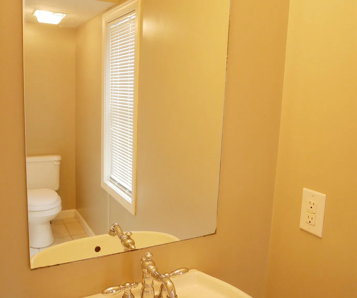 3 bed, 2.5 bath, 1256 sqft, $1,600 — Photo 4
