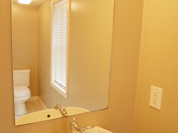 4th image of 2622 E Oaklawn Ct