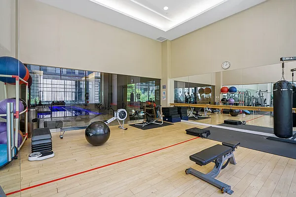 Sold by Mdrn Residential | media 12