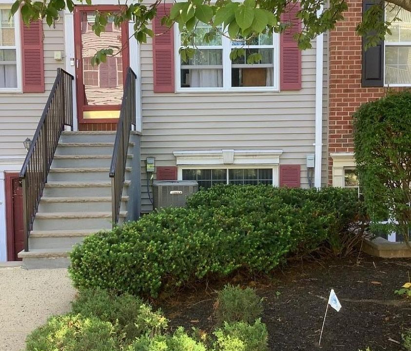 1st image of 54 Yancy Dr #54