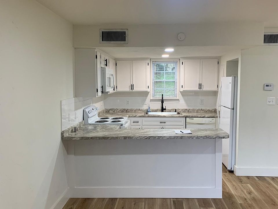 1st image of 118 W 8th Ave #1