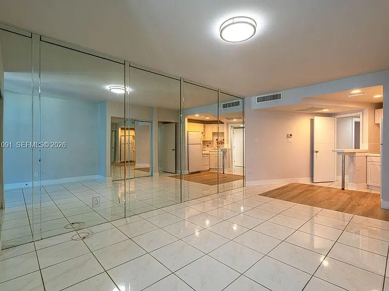 5401 Collins Ave #919 — Photo 4