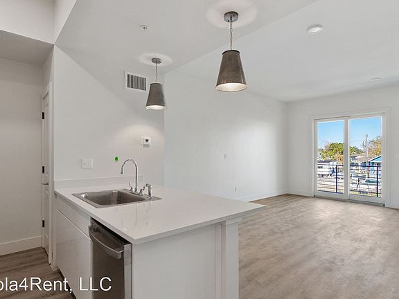 5th image of 3001 Conti St #307