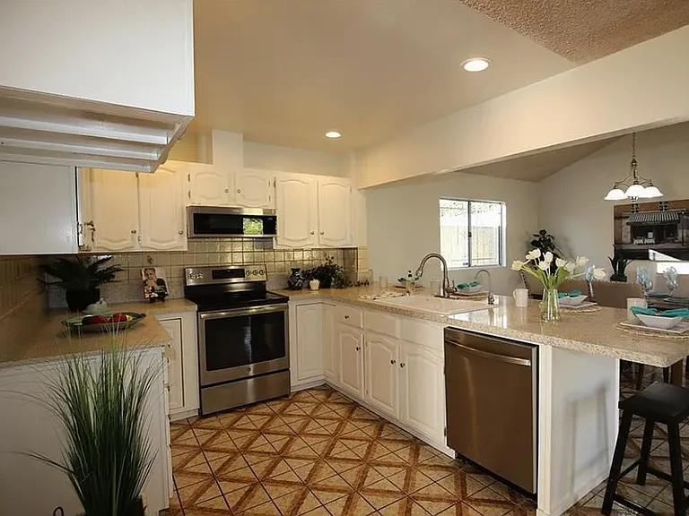 123 La Jara Ln — Photo 1