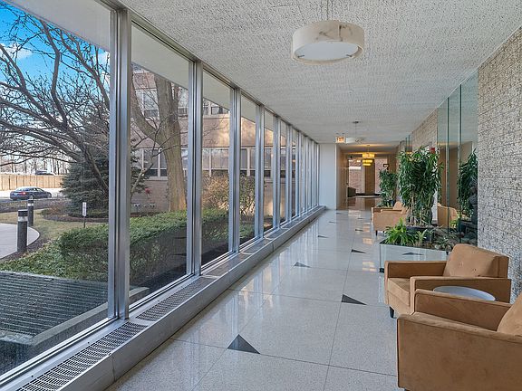 4th image of 3950 N Lake Shore Dr APT 326