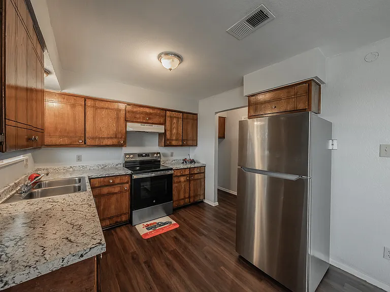 422 Signal Hill Ct N — Photo 3