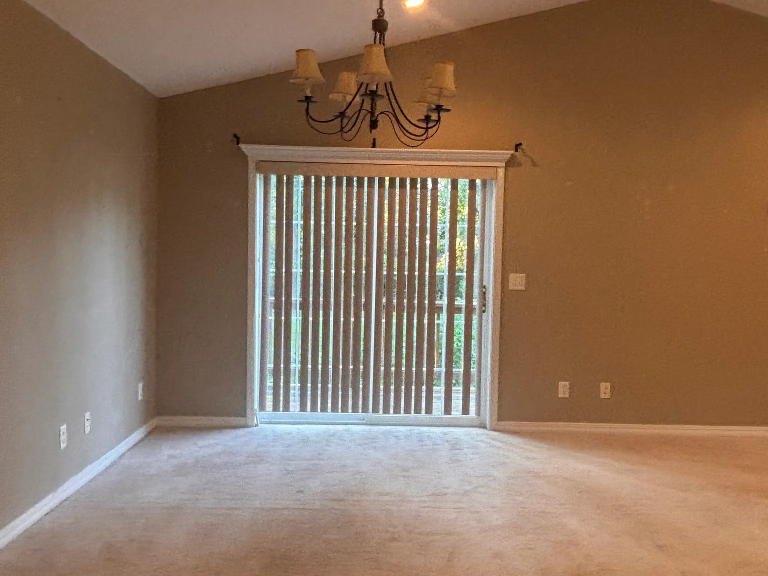 3 bed, 1600 sqft, $1,700 — Photo 3