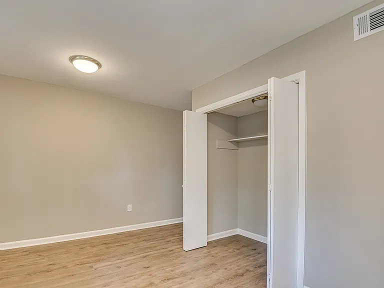 120 Chalet North Ct — Photo 12