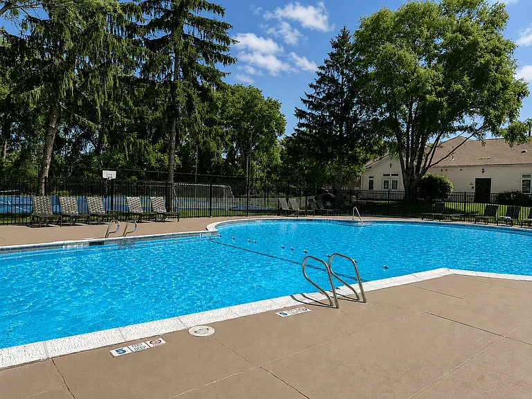 Country Manor Apartment Homes — Photo 22