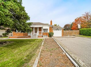 428 Maple Leaf Dr, Toronto, ON M6L 1P7