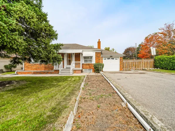 428 Maple Leaf Dr, Toronto, ON M6L 1P7