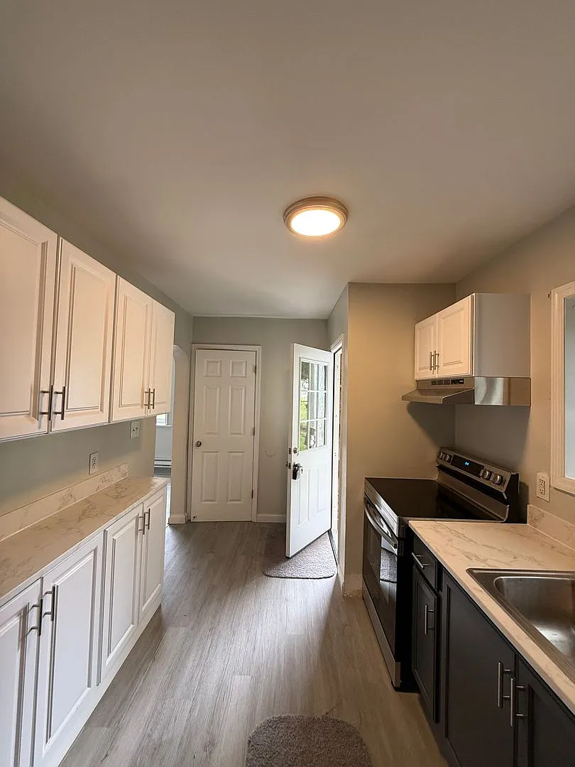 Scranton 3 Bedroom Single Family, Quiet Neighborhood, Gas Heat, — Photo 1