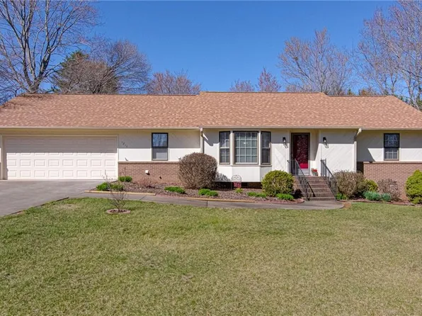 1217 Vanclair Dr, Winston Salem, NC 27105