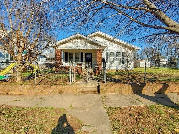 2nd image of 537 N Louisa Ave