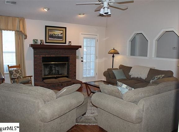 2nd image of 118 Windstone Dr