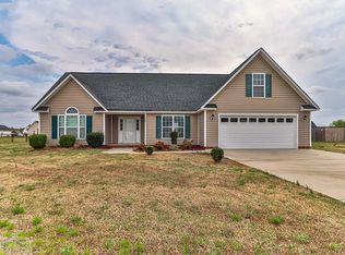208 Planters Ridge Dr, Pikeville, NC 27863
