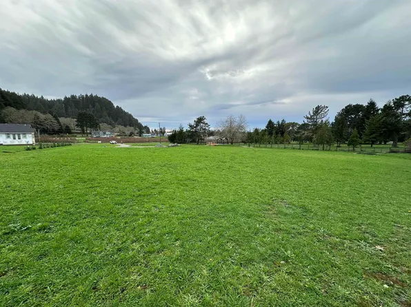 3130 Lesina Rd, Crescent City, CA 95531