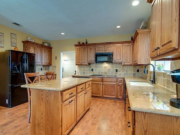 4th image of 8105 Eagle Dr