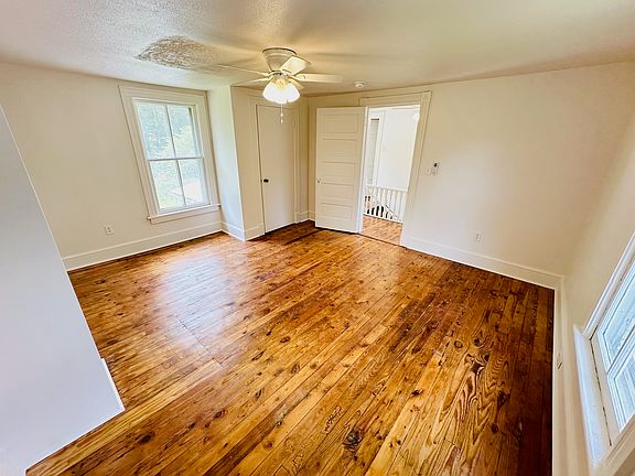 3rd image of 209 Virginia Ave