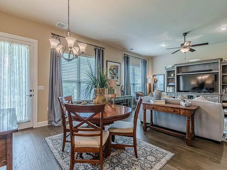 115 Laughing Pear Cv — Photo 16