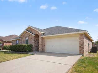 360 McMurtry Dr, Arlington, TX 76002