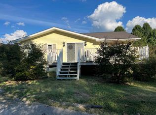 152 John St, Sandy Hook, KY 41171