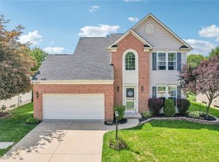 8662 Westfield Park Dr, Olmsted Township, OH