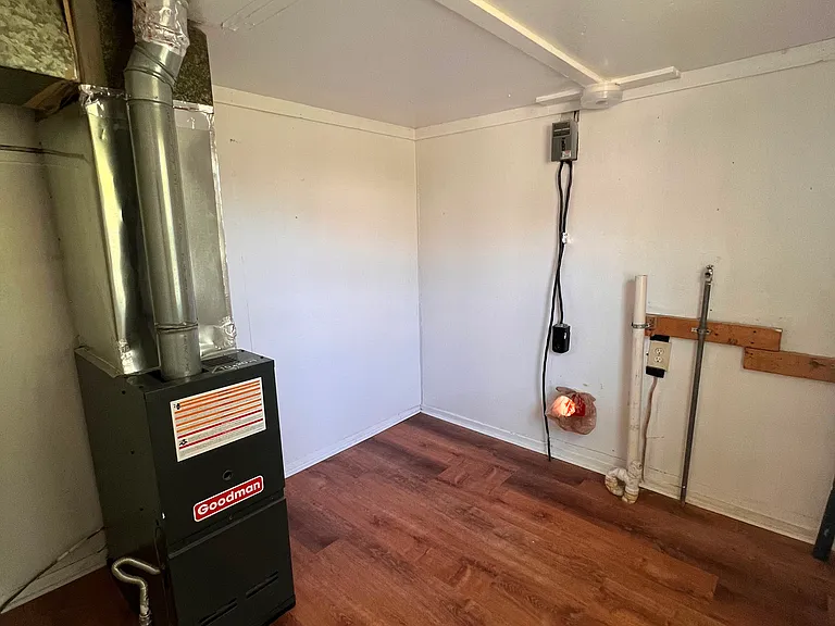 625 Wood St — Photo 12