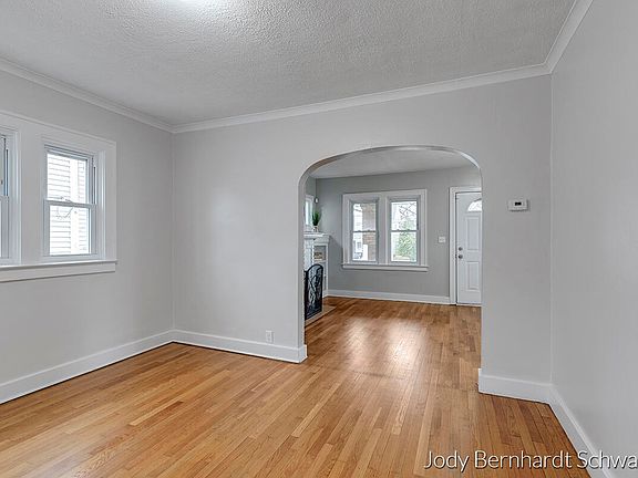 2nd image of 1318 Ashland Ave NE