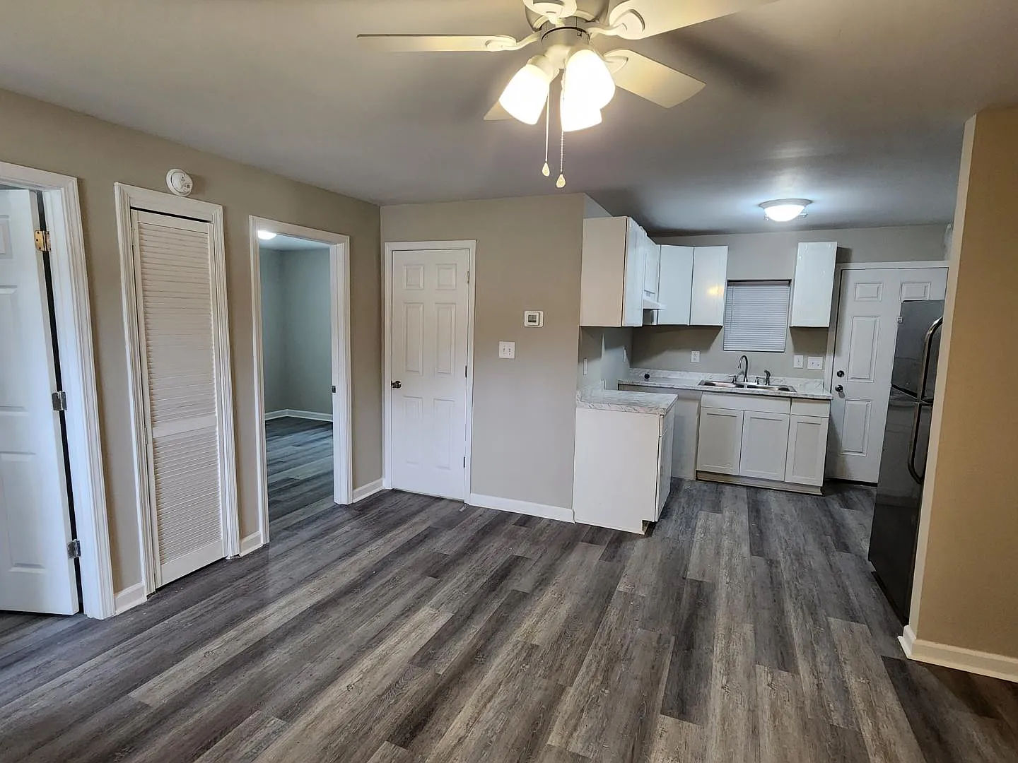 4902 Schmidt St - 4914 Schmidt St — Photo 2