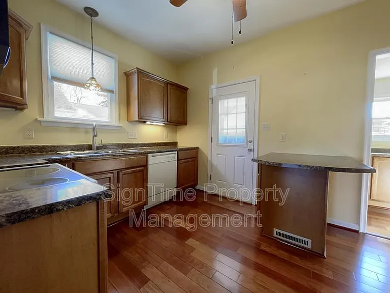 825 Armstrong Ave — Photo 7