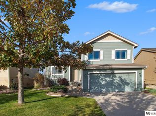 19464 R St, Omaha, NE 68135