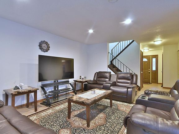 2nd image of 16411 Oxford Dr