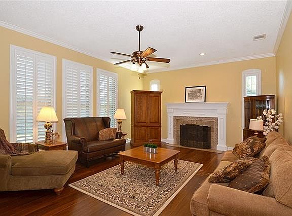 3rd image of 2321 Lone Oak Trl