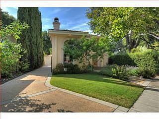 3rd image of 849 Melville Ave