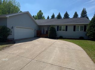 2514 W Fallcreek Ct, Grand Forks, ND 58201