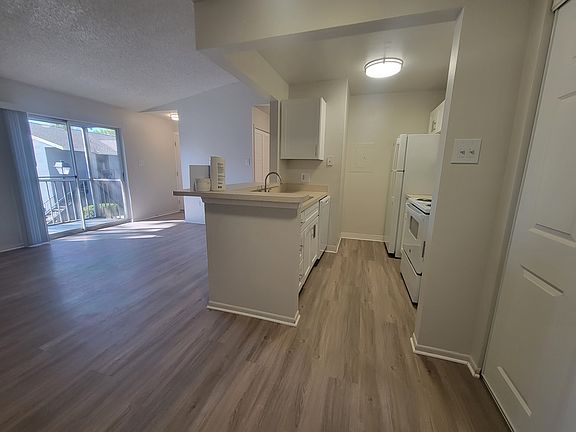 4th image of 3827 Club Ct Unit 103
