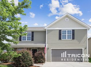 3901 Creekmoore Dr, Winston Salem, NC 27101